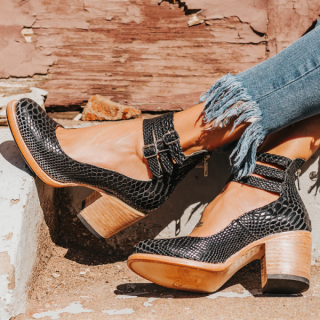 FREEBIRD STYLISH OUTLET WOMEN'S RANDI-BLACK SNAKE | STYLISH OUTLET  FREEBIRD STYLISH OUTLET WOMEN'S RANDI-BLACK SNAKE | STYLISH OUTLET