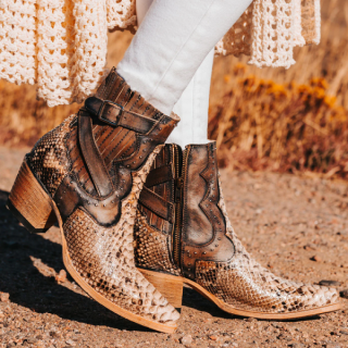 FREEBIRD STYLISH OUTLET WOMEN'S MORGAN-BLACK/WHITE PYTHON | STYLISH OUTLET  FREEBIRD STYLISH OUTLET WOMEN'S MORGAN-BLACK/WHITE PYTHON | STYLISH OUTLET