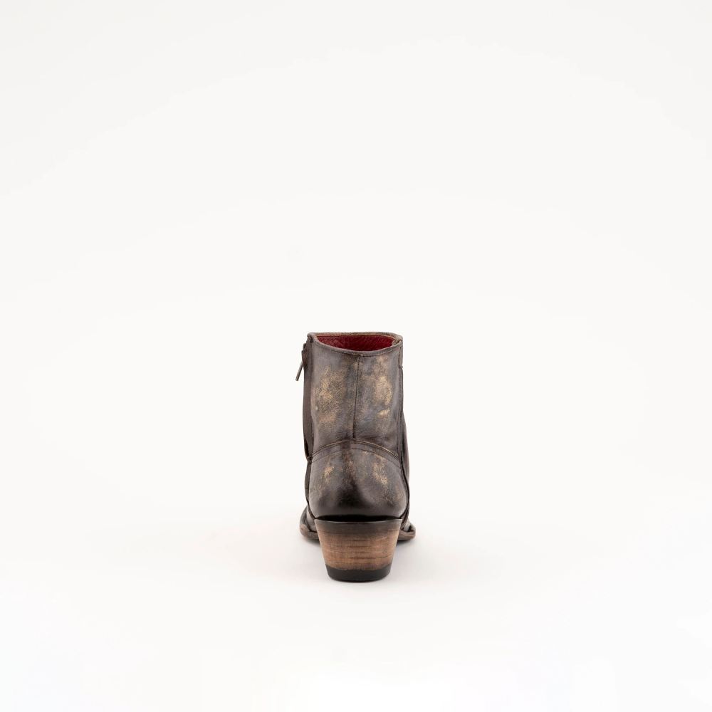 New Arrivals Ferrini Women's Stacey-Distressed Chocolate