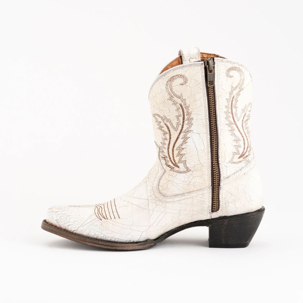 New Arrivals Ferrini Women's Molly-White