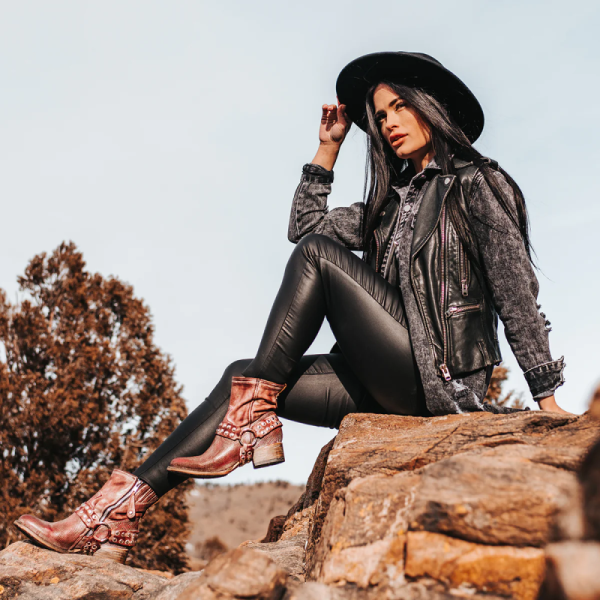 FREEBIRD STYLISH OUTLET WOMEN'S RAMONE-FUCHSIA MULTI | STYLISH OUTLET